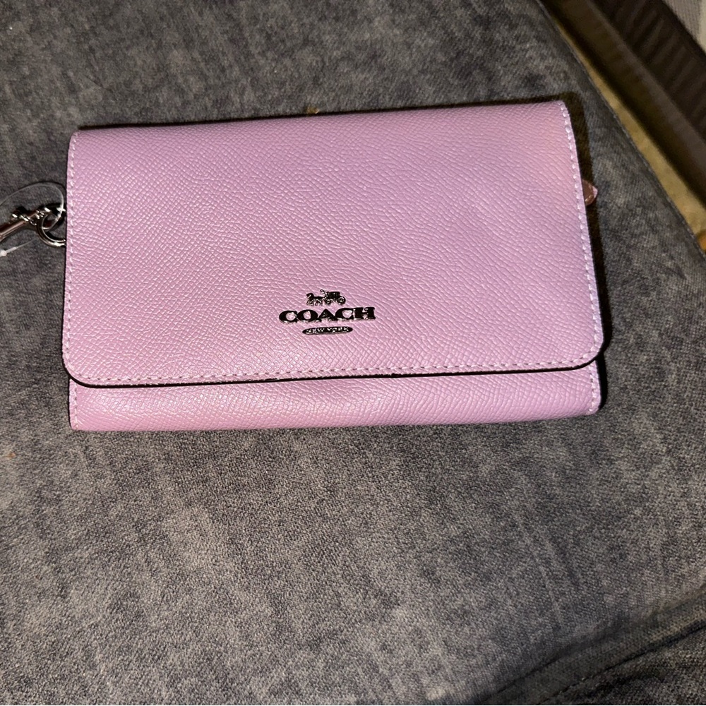 NWOT coach wristlet. Can fit up to the iPhone 14pro.